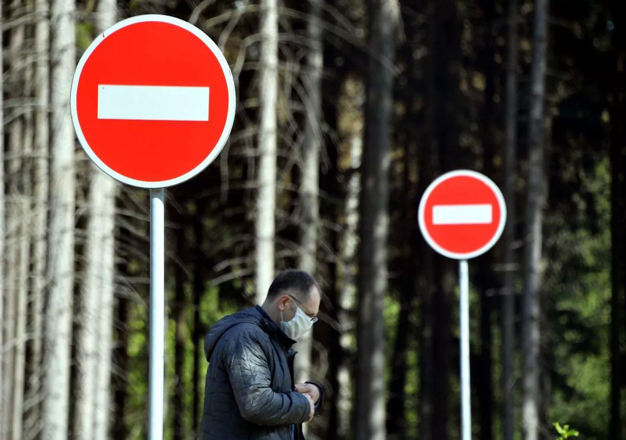 Запрет на посещение леса. Шиловичский лес Белоруссия. Запреты для посетителей руки.