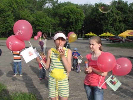Брестская областная организация Белорусской социал-демократической партии (Грамада) организовала конкурс детского рисунка на асфальте (фото)