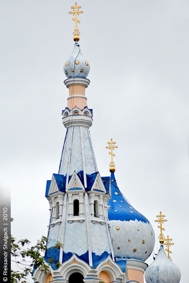 Свято-Николаевская братская церковь меняет цвет куполов