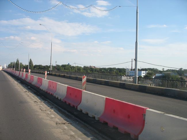 Мост на Ленина меняет полосу движения транспортных средств