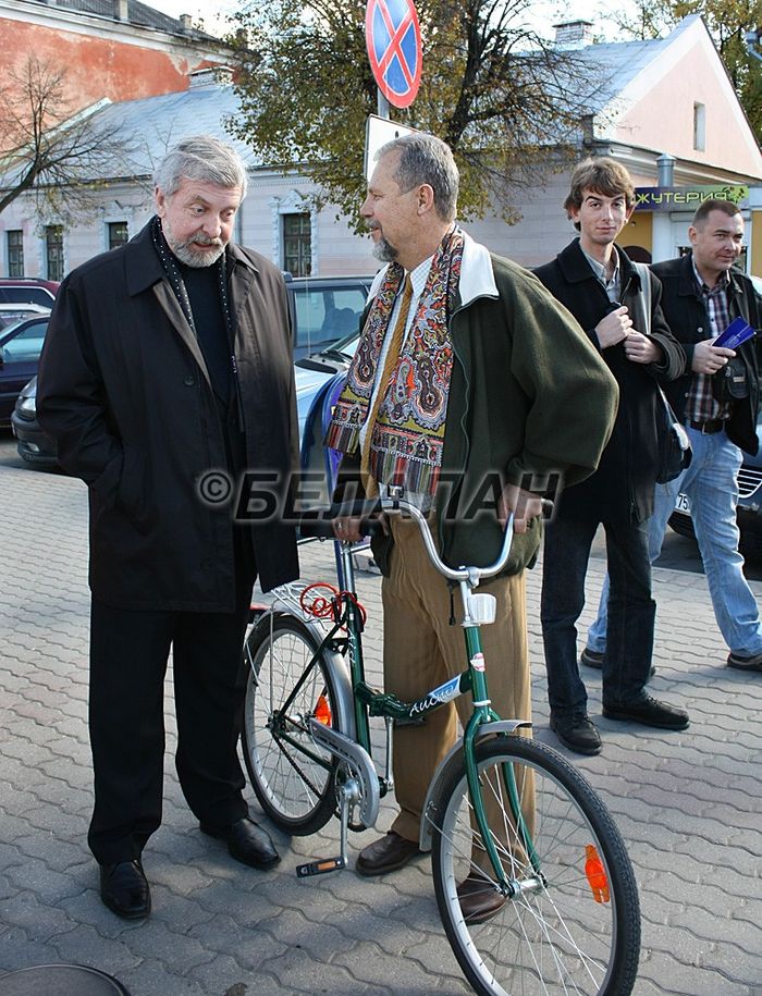 Александр Милинкевич принял участие в пикетах инициативной группы претендента в президенты Григория Костусева в Бресте