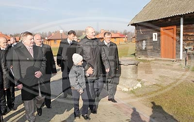 А.Лукашенко посетил агротуристический комплекс "Фермерское хозяйство "Беловежтур"