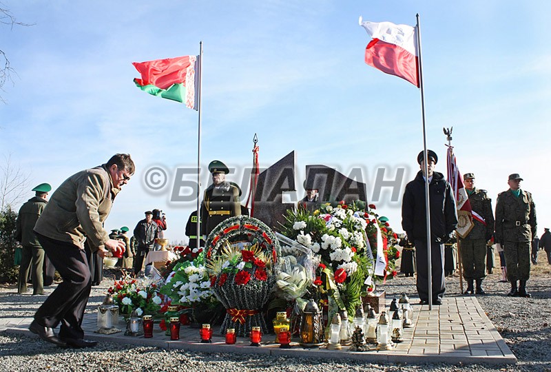 На белорусско-польской границе открыт памятник летчикам Пограничной стражи Польши