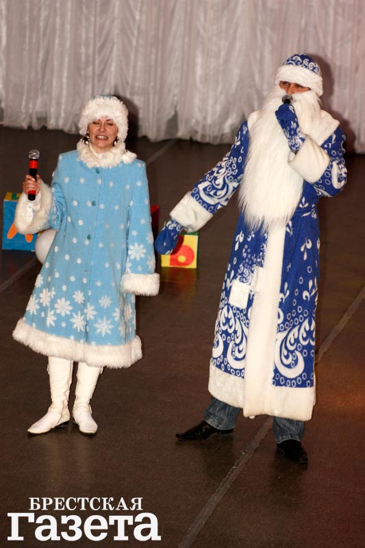 В Бресте выбирают лучших Дедов Морозов и Снегурочек области