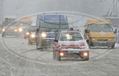 Снегопад нарушил графики движения общественного транспорта в Бресте (добавлены фото)