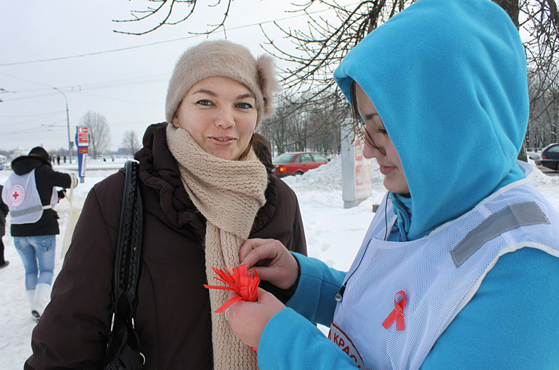 В Бресте прошла акция "Не подкаЧАЙ!", приуроченная ко Всемирному дню борьбы со СПИДом