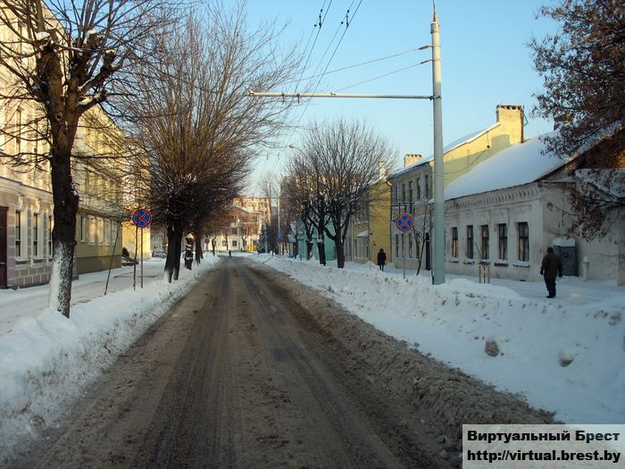 Легкий мороз, снежные заносы и пробки в городе Бресте
