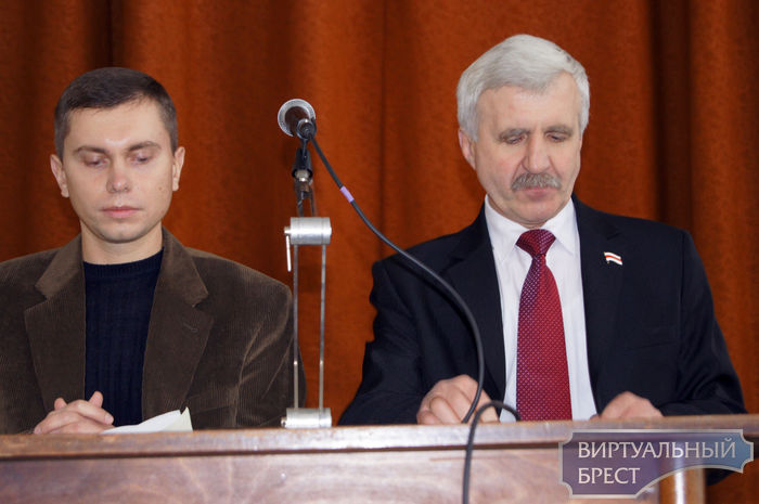 В Бресте проходит встреча с кандидатом в Президенты Григорием Костусёвым и его доверенным лицом Александром Милинкевичем