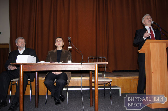 В Бресте проходит встреча с кандидатом в Президенты Григорием Костусёвым и его доверенным лицом Александром Милинкевичем