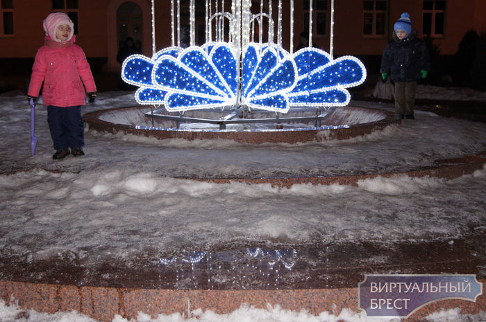 Светодиодный фонтан на площади Ленина (фото + видео)