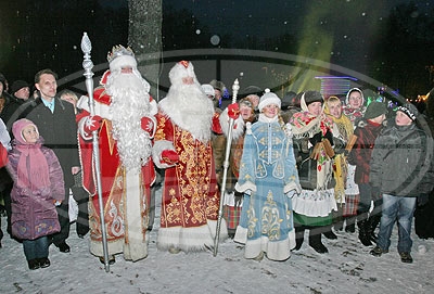 Российский и белорусский Деды Морозы встретились в Беловежской пуще