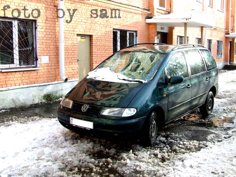 Брестчанин смог доказать в суде вину ЖЭС после того, как его машину разбил лёд, упавший с крыши