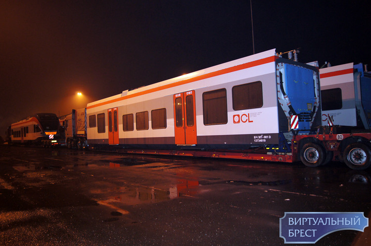 Швейцарская электричка для Белорусских дорог ночует на терминале Козловичи (репортаж с места парковки)