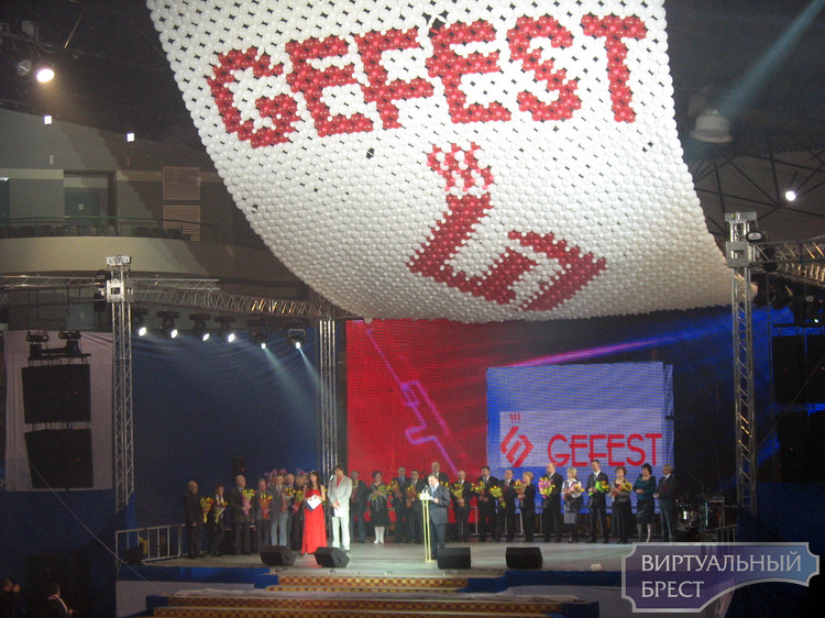 "Гефест" отметил 60-летие грандиозным концертом в спорткомплексе "Виктория"