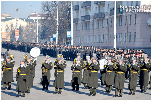 Парад на Ленина в честь дня милиции Беларуси