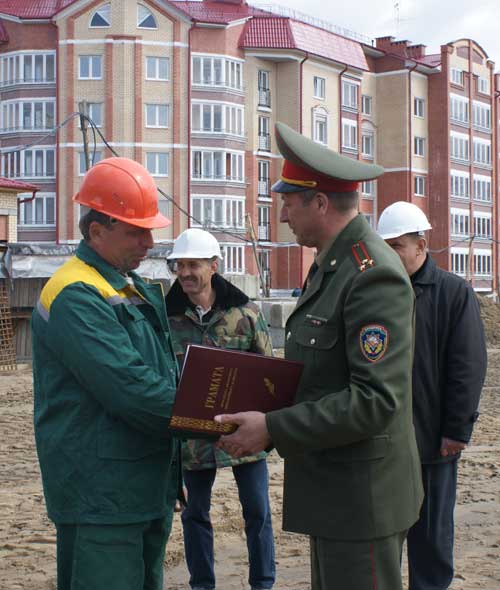 Брестчанин Георгий Красицкий получил награду за спасение детей на пожаре