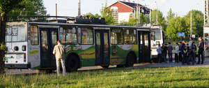 Редкая авария произошла в Бресте - остановку не поделили два троллейбуса