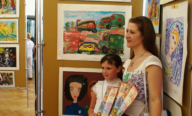 В Брестском областном общественно-культурном центре проходит выставка детского рисунка