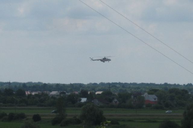 На Варшавку (к заводу Штрабаг) прибыл вертолёт Президента