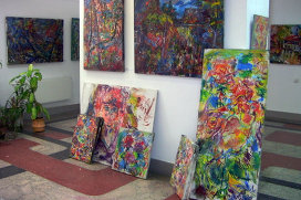 В Выставочном зале проходит выставка "Краски любви" члена  Союза художников Беларуси Натальи Черноголовой