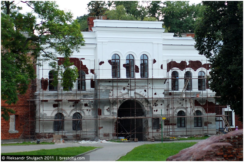 В Брестской крепости "обновляют" Холмские ворота