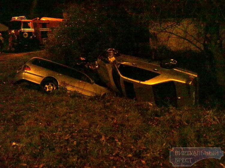 В Бресте в результате аварии перевернулись три машины