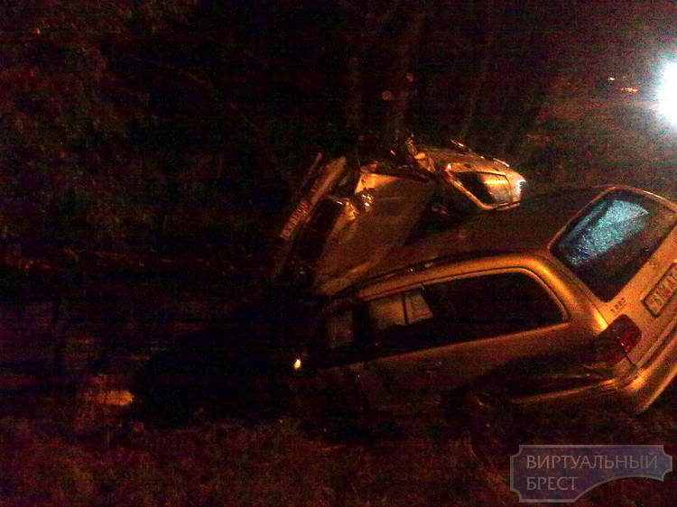 В Бресте в результате аварии перевернулись три машины
