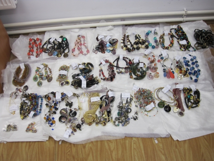 В пункте пропуска «Домачево» в автомобиле нашли более 150 незадекларированных ожерелий