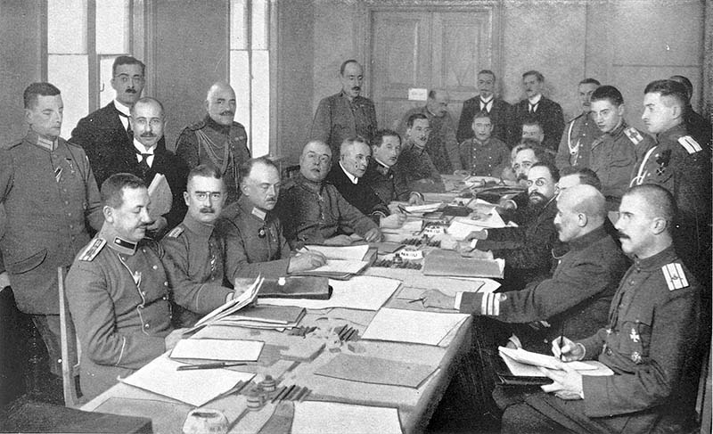 3 марта 1918 года в Бресте делегация советской России подписала мирный договор с Германией и Австро-Венгрией