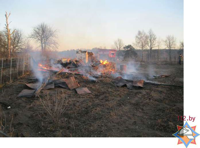 В Барановичском районе из-за выжигания травы огонь уничтожил два дачных домика, шесть домов спасены