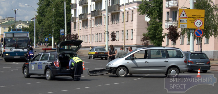 Авария с участием байкера на перекрёстке ул. Гоголя - Ленина