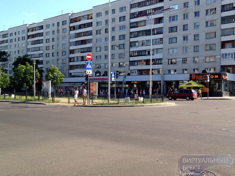 На бульваре Космонавтов переносят автобусную остановку и закрыли пешеходный переход