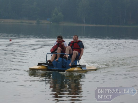 Туристический слет работников Белгосстраха прошел озере "Гать" (Барановичский район)