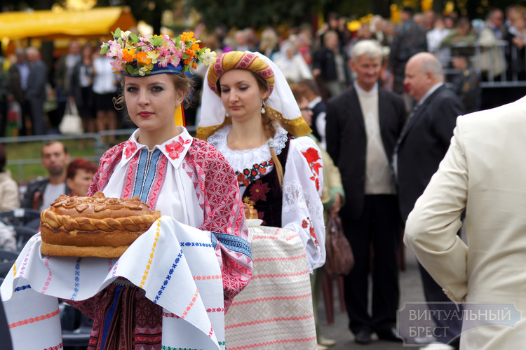 В Каменце прошёл брестский областной фестиваль-ярмарка "Дожинки-2012"