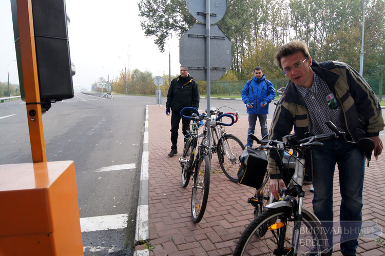 Прорыв в Польшу на велосипедах состоялся, но Польская сторона пропустила лишь в качестве исключения