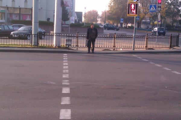 Убирают пешеходный переход у ЦУМ-а на пр. Машерова