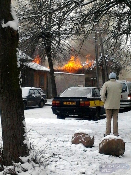 На ул. Куйбышева в Бресте горел заброшенный склад