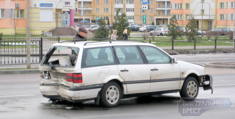На ул. Московской перед переходом столкнулись автомобили