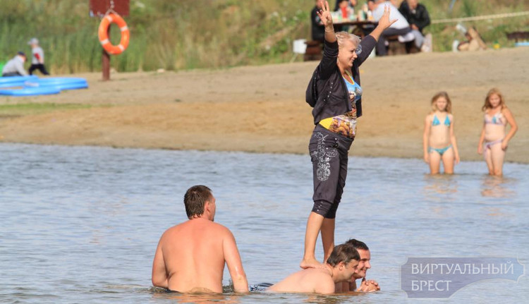 Детям разрешили купаться в водоёме у д. Косичи, но ограничили на городских пляжах