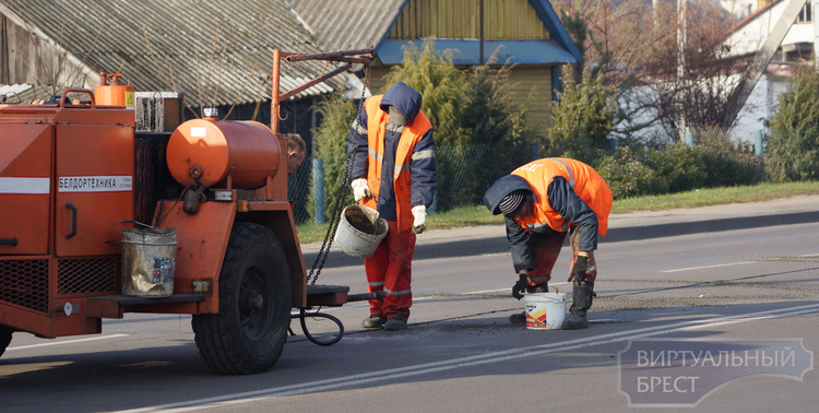 Более 140 км местных дорог планируется отремонтировать в 2017 году в Брестской области