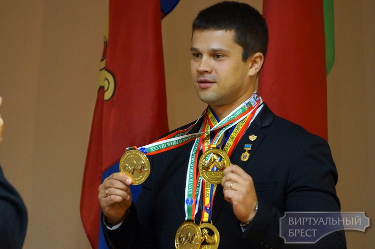 Плюс 2 золотые медали в копилку Виктора Братчени с чемпионата мира по армрестлингу