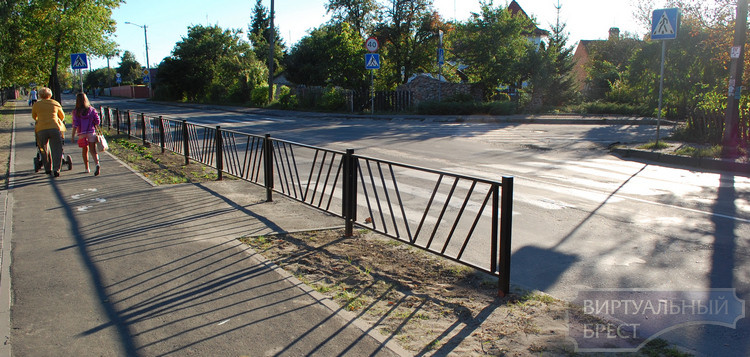 Закрыт пешеходный переход возле 16-й школы на Граевке - фото