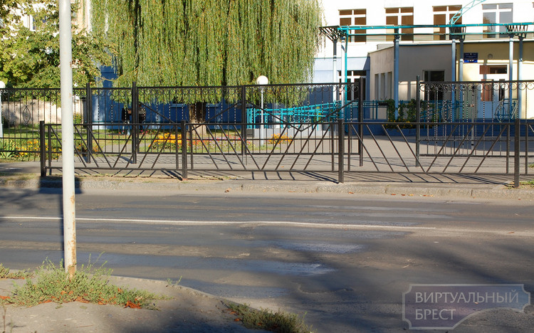 Закрыт пешеходный переход возле 16-й школы на Граевке - фото
