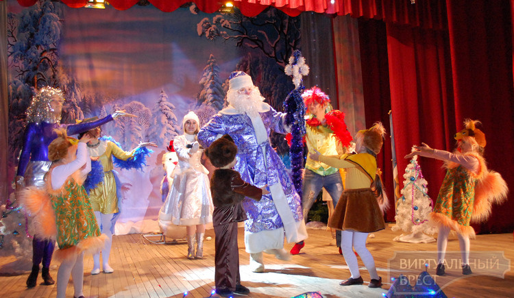 Новогоднее представление для одаренных детей Брестского района прошло в Чернях