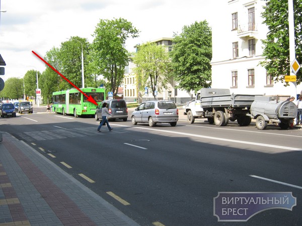 Затянувшееся перекрытие пешеходного перехода на ул Ленина представляет опасность